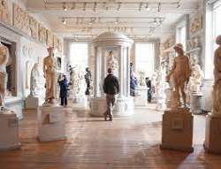 The gallery is filled with eye-catching art collections such as PAre-Raphalite by Rossetti and Monet & Degas, Millais and Impressionist, and much more